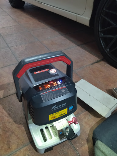 Anuar (Car Locksmith)